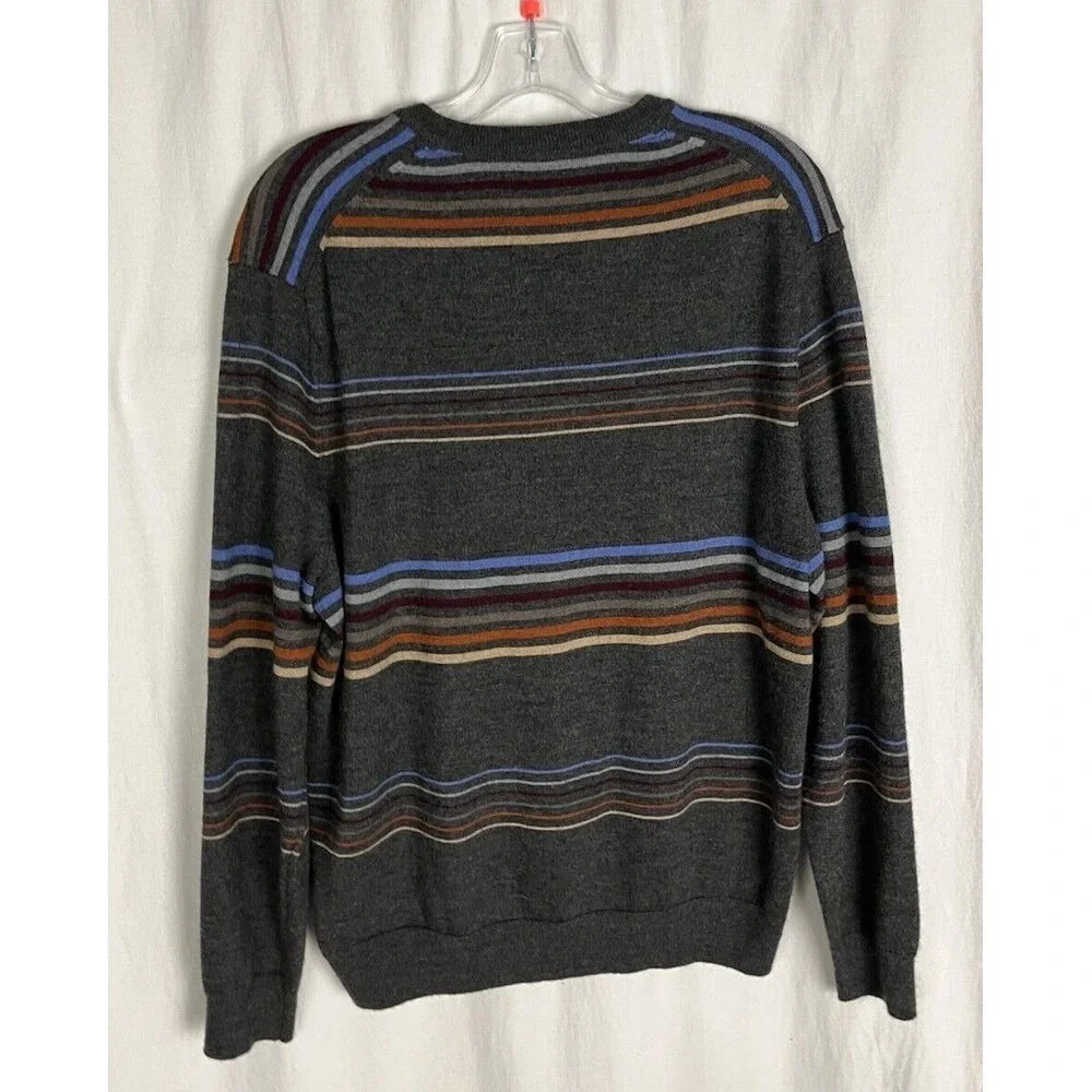 Club Room Men's Merino Wool Blend Gray Striped V-Neck Sweater‎ Size L